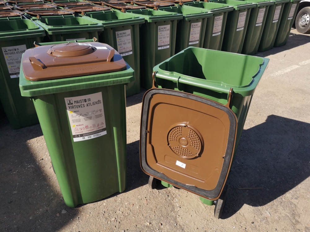 Lithuania: Organic waste bins with biofilter lids for Kaunas